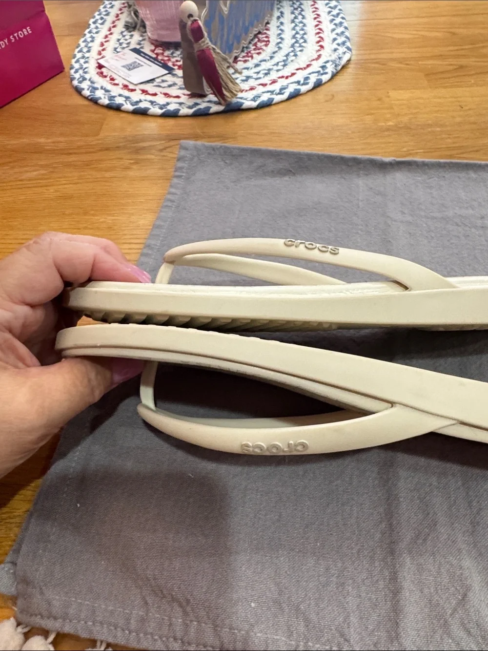 CROCS Women’s Flip Flop Sandals - Cream Leopard Print~6W EUC